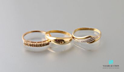 null Three rings in yellow gold 750 thousandth set with stones: a half wedding ring,...