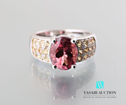 null Ring in white gold 750 thousandth set in its center of a tourmaline of oval...