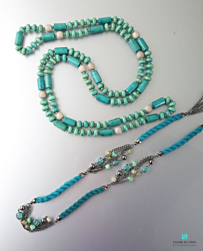 null Lot of fancy jewelry in wood or plastic in green tones including three necklaces,...