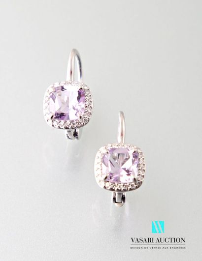 null Pair of earrings in white gold 750 thousandth, square motifs set with amethysts...