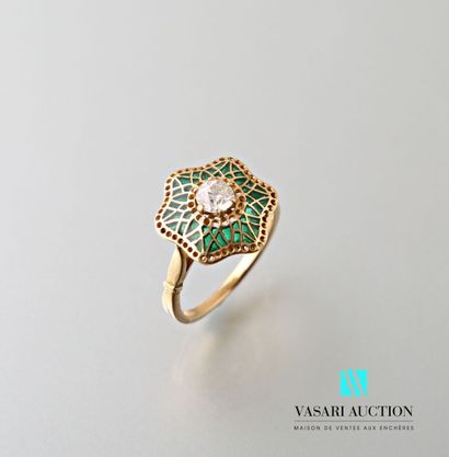 null Ring in yellow gold 750 thousandths, festooned central motif, set with a central...