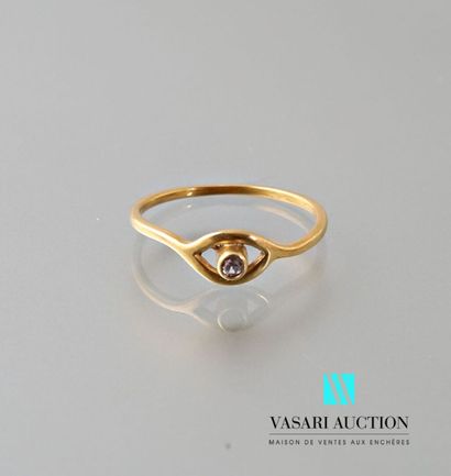null Ring in yellow gold 585 thousandths, central motive in almond set with a white...