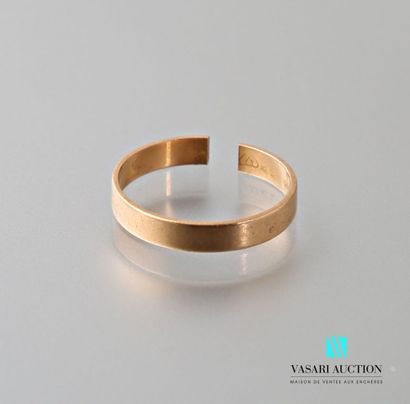 null Cut ring in gold 
weight : 3,53 g
(small scratches)