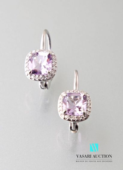 null Pair of earrings in white gold 750 thousandth, square motifs set with amethysts...