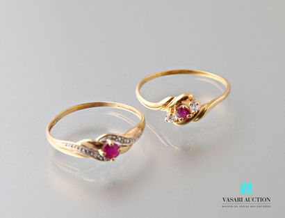 null Two rings in yellow gold 750 thousandth set with small rubies and white stones...