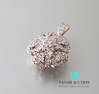 null Pendant in gold 750 thousandths in the shape of flower opened out paved with...