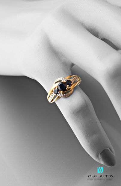 null Ring in yellow gold 750 thousandth set with three sapphires in an openwork tourbillon...