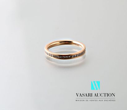 null Wedding ring in pink gold 750 thousandths decorated with princess cut diamonds...