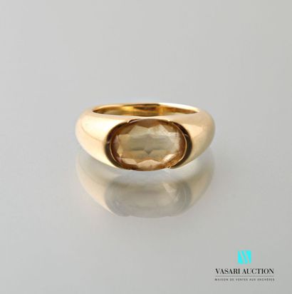 null Ring in yellow gold 750 thousandth set with an oval citrine 
Gross weight: 14,9...