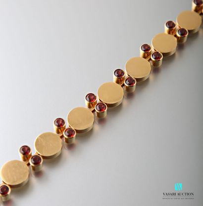 null Bracelet in yellow gold 750 thousandths formed by gold discs alternating with...