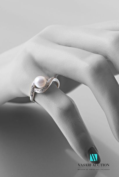 null Ring in white gold 750 thousandths decorated with a freshwater pearl of 6/6,5mm...