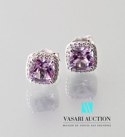 null Pair of square earrings in white gold 750 thousandth set with amethysts surrounded...