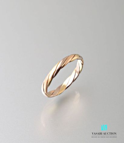 null Gold ring 750 thousandth of three tones twisted 
Weight : 3 g - Size 58/59
