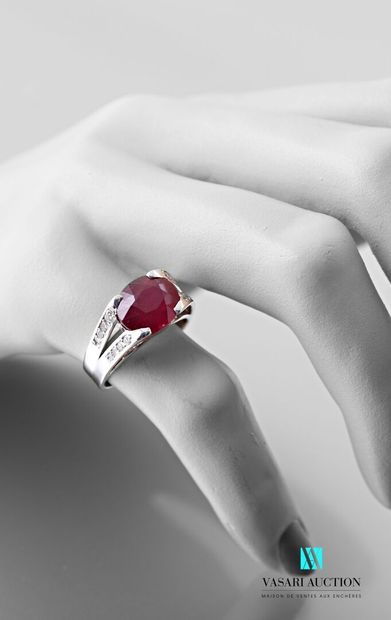 null Ring in white gold 750 thousandth set with a treated ruby of oval size calibrating...