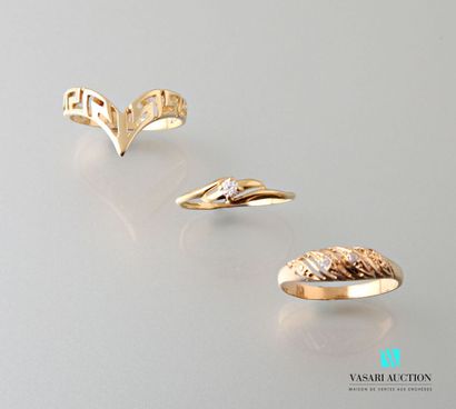 null Three rings in gold 585 thousandths, two are set with white stones, one with...