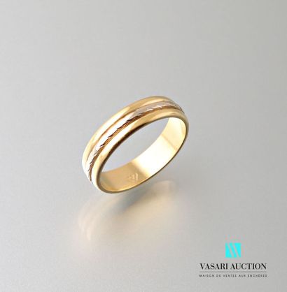 null Ring two tones of gold 750 thousandths: grey and yellow, 
Weight : 6,2 g - Size...