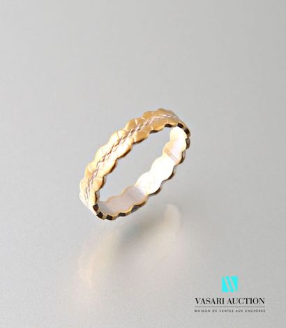 null Wedding ring in gold 750 thousandth of two tones festooned and guilloche
Weight...