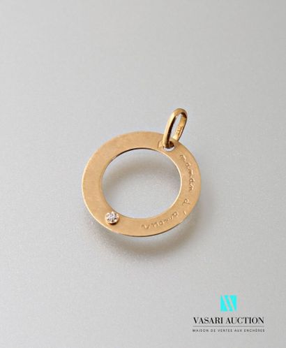 null Pendant in yellow gold 750 thousandths in the shape of circle engraved " mom...