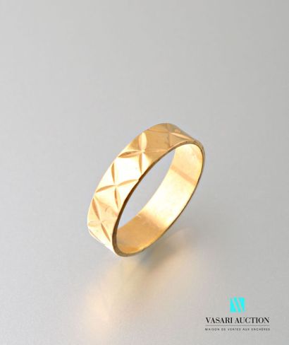 null Flat ring in yellow gold 750 thousandths with a cross pattern
Marked with an...