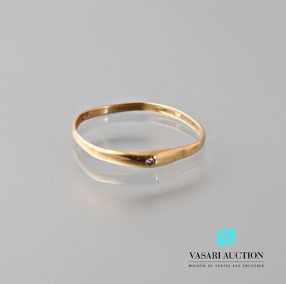 null Ring in yellow gold 750 thousandth set with a small diamond 
Weight : 0,7 g...