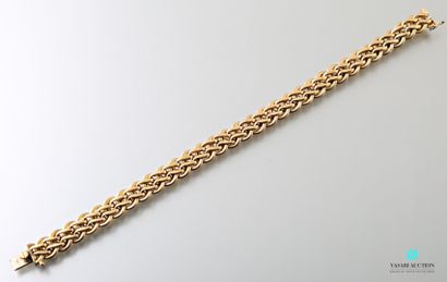 null Bracelet in yellow gold 750 thousandths intertwined mesh, ratchet clasp and...