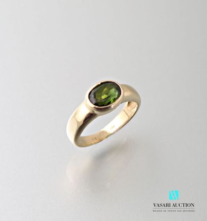 null Ring in yellow gold 585 thousandths set with a green stone 
Weight : 3,2 g -...