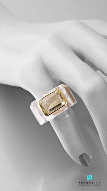 null Ring set with a rectangular green quartz in a vermeil closed setting 
Gross...