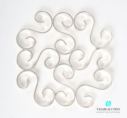 null Silver plated metal trivet with openwork scrolls.
Goldsmith : Christofle Collection...