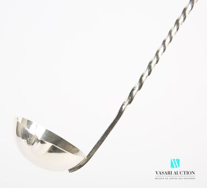 null Punch ladle in silver plated metal, the curved handle has a twist in its middle...