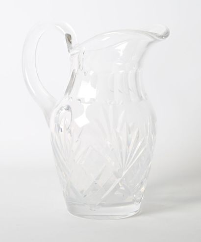 null SAINT LOUIS
Carafe out of cut crystal, the body decorated with palmette and...