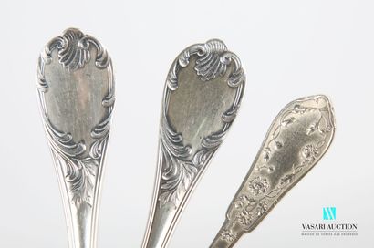 null Silver plated cutlery Marly model, the handle decorated with leaves in scroll.
Goldsmith...