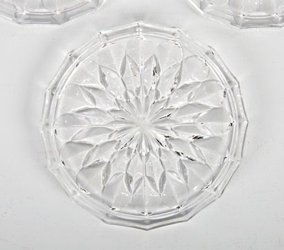null BAVARIA - GERMANY
Suite de six dessous de verre en cristal moulé à décor d'une...