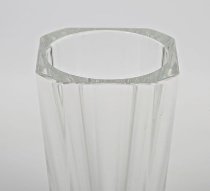 null BACCARAT
Vase in crystal of truncated cone shape with cut sides 
Stamp on the...