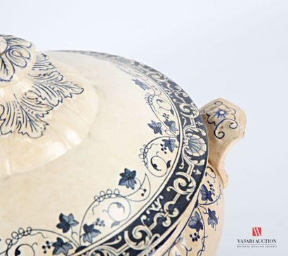 null BORDEAUX - Jules Vieillard Manufacture of 
Soup tureen out of fine earthenware...