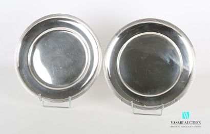 null Pair of round silver mignardise dishes, the edge hemmed with nets.
Weight :...