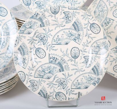 null LONGWY
Earthenware dinner service with printed decoration in blue/grey monochrome,...