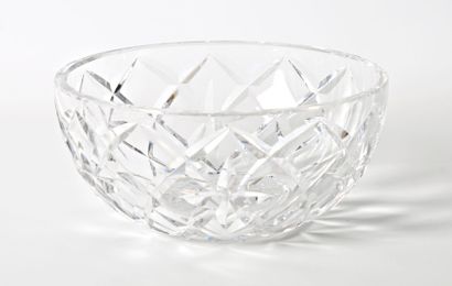 null SAINT LOUIS 
Salad bowl in cut crystal, the border hemmed with crosses and cruciform...