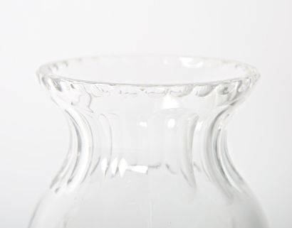 null SAINT LOUIS, attributed to
Cut crystal vase of baluster form, the square base...