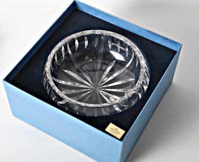 null SAINT LOUIS 
Salad bowl in cut crystal, the edge hemmed with a frieze of palms,...