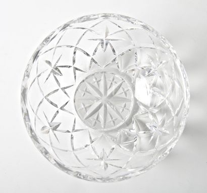 null SAINT LOUIS 
Salad bowl in cut crystal, the border hemmed with crosses and cruciform...