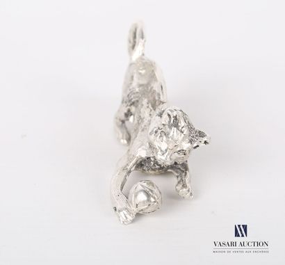 null Silver subject representing a cat playing with a ball.
Weight : 136,29 g - Height....
