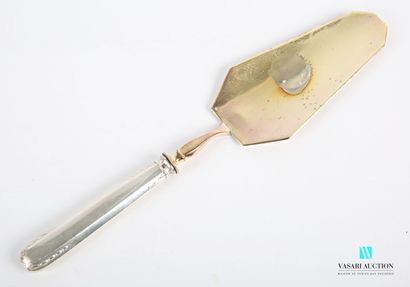 null Pie server, the handle in silver with cut sides is decorated with asparagus...