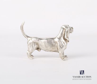 null Silver subject representing a basset hound.
Weight : 103,82 g - Height. 4 cm...