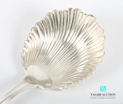 null Silver cream spoon, the handle decorated with nets is decorated in its center...