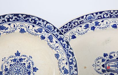 null BORDEAUX - Jules Vieillard Manufacture de 
Paire de plats ovale et un plat rond...