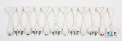 null Suite of twelve silver oyster forks, the handle hemmed with nets and crossed...