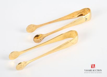 null Pair of gilded metal sugar tongs decorated with baguettes arranged in tiers.
Goldsmith...