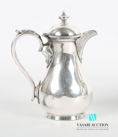 null Silver plated teapot of widened form posing on four feet skids surmounted by...