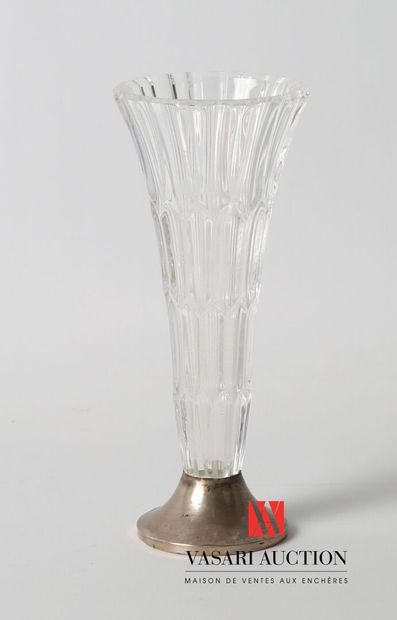 null Vase soliflore with decoration of channels posing on a pedestal base in plain...