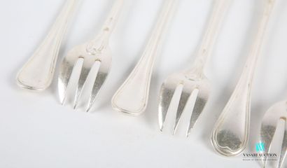 null Suite of six silver plated oyster forks, the handle hemmed with nets.
Goldsmith...